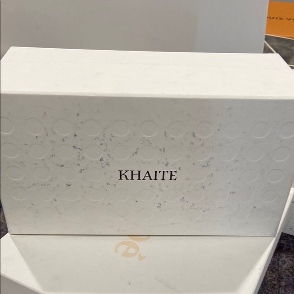 KHAITE White Embossed Box - Picture 3 of 5